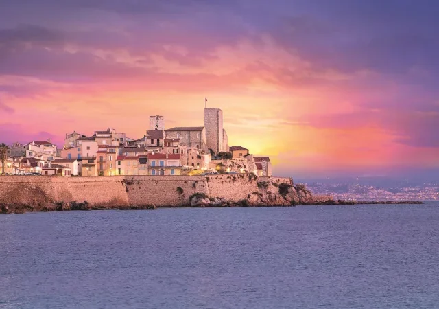 Antibes : découvrir la ville avec chauffeur privé